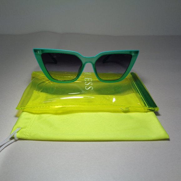 Guess GU3062 Matte Light Green Gradient Smoke New Men's Sunglasses
